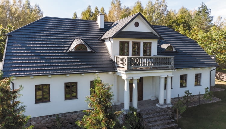 Dlaczego warto postawić na dach mansardowy?