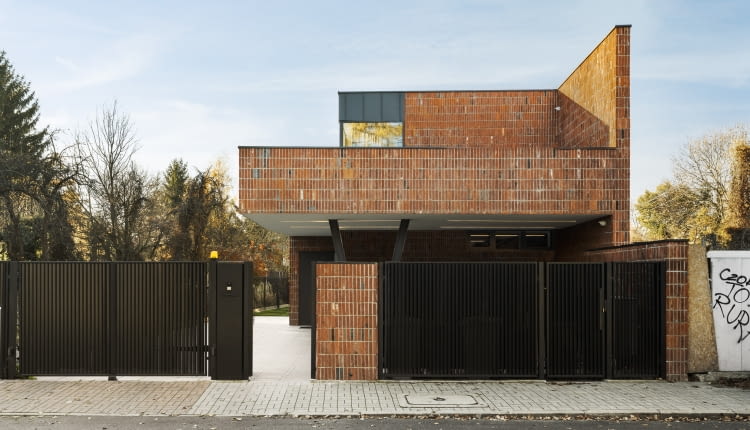 Skinny House w Warszawie. Proj. PAWEL LIS ARCHITEKCI