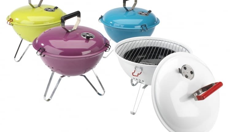 WYPRZEDAŻ!: Grill CARBONIA śr.37 cm mix, przeceniony z 79,95zł na 65zł, rozmiar: średnica: 37 cm, wysokość: 44 cm, obszar grillowania: średnica: 35 cm, akcesoria do grilla: 1 otwór wentylacyjny, węgiel, ekologiczne i zdrowotne certyfikaty : TÜV GS, do kupienia w sklepach JYSK
