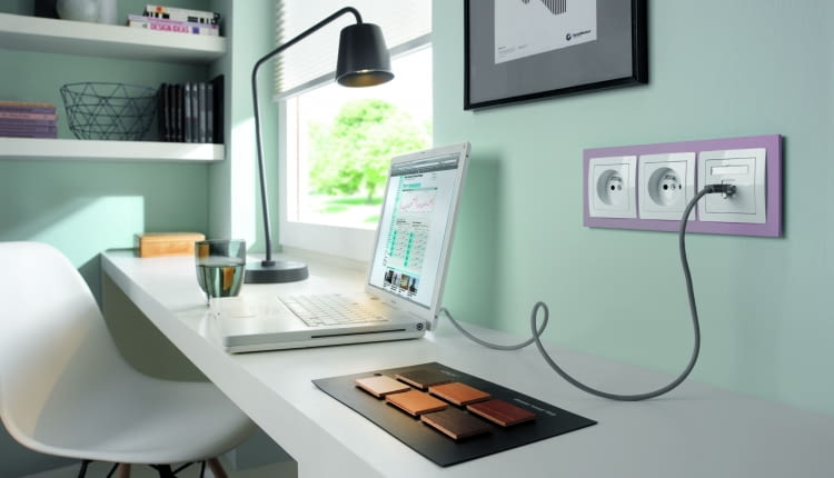 Na gniazda komputerowe, umożliwiające łatwy i pewny dostęp do internetu, decyduje się coraz więcej osób.