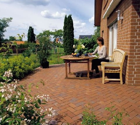 taras ziemny, bruk klinkierowy, cegła klinkierowa, wykończenie tarasu, nawierzchnie