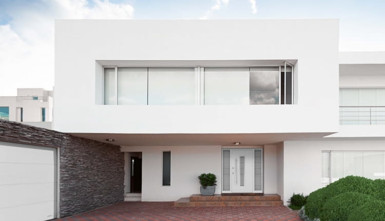 Drzwi wejściowe, poddane ekstremalnym warunkom, nie mogą szybko ulec zniszczeniu; zamontowane na samym końcu powinny przetrwać wiele lat