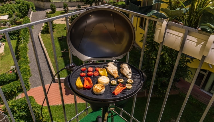 Grill elektryczny na balkonie