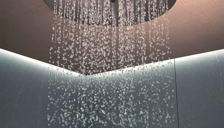 Prysznic w suficie - nowy wymiar codziennej kąpieli