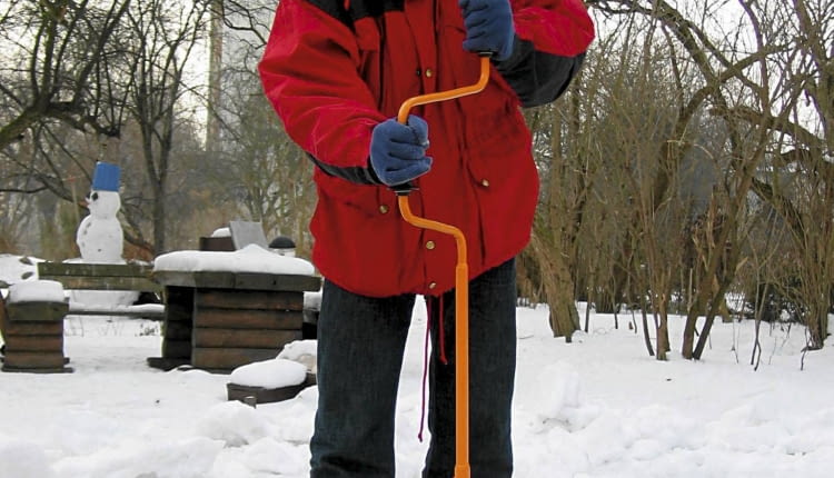 27.02.2003 WARSZAWA JEZIORKO ZIMA LOD STAW PIELEGNACJA RYBY SWIDER LODOWY WIERCENIE OTWORU W LODZIE WYMIANA GAZOWA ZIMOWANIE FOT. PAWEL SLOMCZYNSKI / AGENCJA GAZETA PUBLIKACJA KWIETNIK NR 12 (108) - 12.2003 PUBLIKACJA OGRODY NUMER SPECJALNY 1/2005 - OGRODKI WODNE - 3.2005 SLOWA KLUCZOWE: ZIMA WODA RYBY NARZEDZIA ZDJĘCIE DO WKŁADKI: PUBLIKACJA KWIETNIK NR 12 (108) OGRODY NUMER SPECJALNY 1/2005 - OGRODKI WODNE - CZASOPISMA