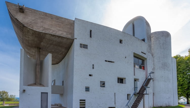 Kaplica w Ronchamp, Francja, proj. Le Corbusier, 1950-1955