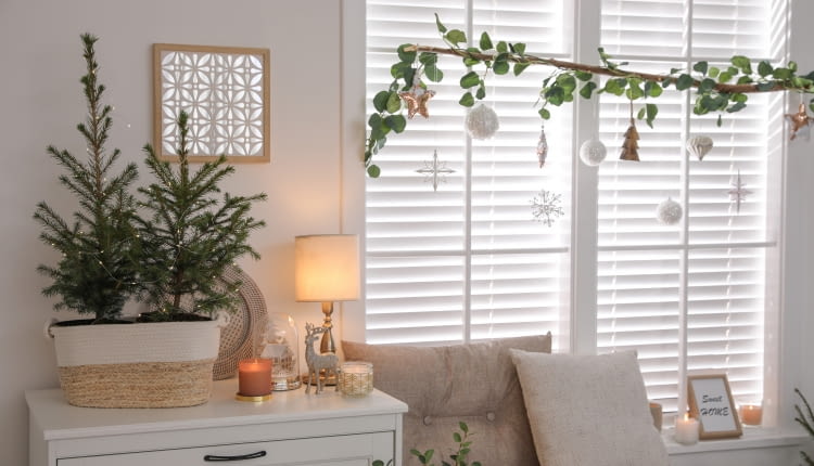 Dekoracje świąteczne na okno - pomysły, inspiracje