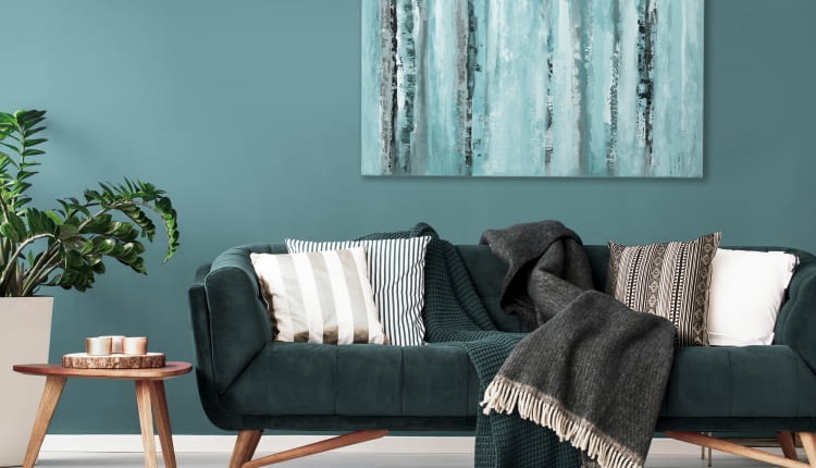 Sofa to najczęściej wybierany (i eksploatowany) mebel w salonie.