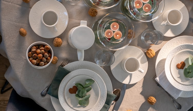 Świąteczny stół, a na nim zestaw Motif.