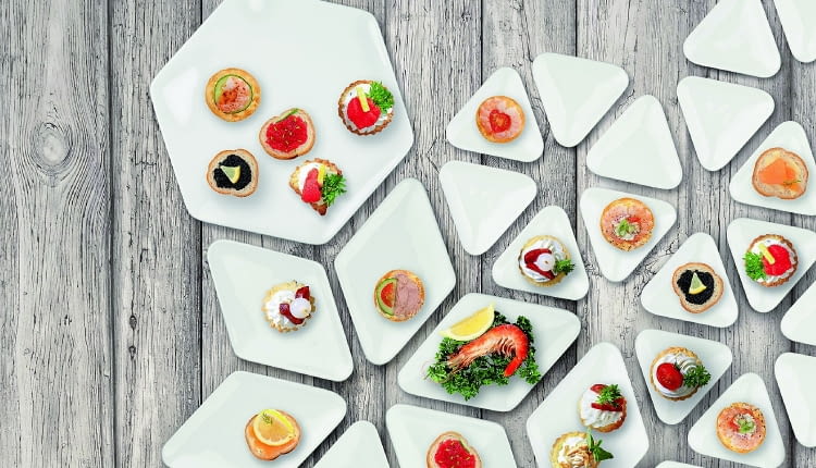 Catering system talerzyków na przystawki dający wiele możliwości układania ich w kompozycję.