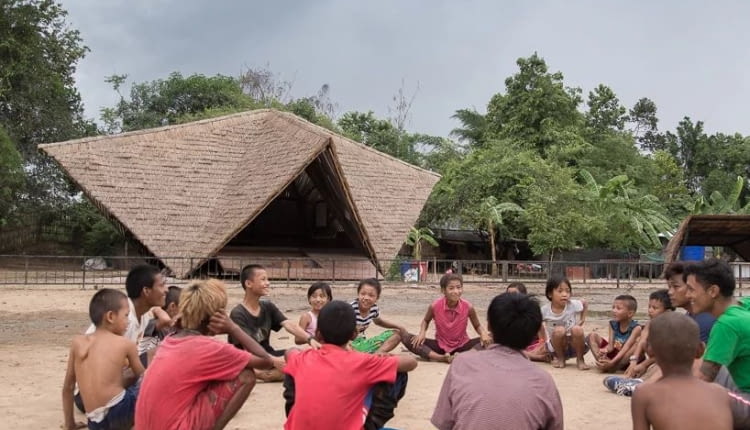 Zielona Wyspa w Mae Sot. Proj. Estudio Cavernas.