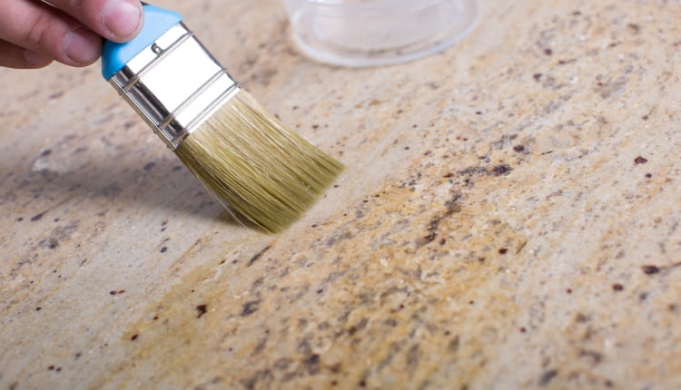 ATLAS IMPREGNAT DO KAMIENIA NATURALNEGO nie zmienia koloru kamieni naturalnych i jednocześnie zabezpiecza je przed zabrudzeniami z tłuszczów i oddziaływaniem kwaśnych deszczy.