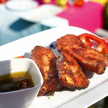 15.05.2006 WARSZAWA , SESJA JEDZENIE , GRILL W OGRODZIE