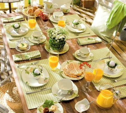 Wesoło, kolorowo i zabawnie. Klasyczne świąteczne dekoracje, motywy wiejskie i dużo rozbrykanych króliczków znajdziemy w tym roku na serwisach i dodatkach firmy Villeroy & Boch. <BR /> DEKORACJE. Kolekcja Villeroy & Boch 2011 - stołowe atrakcje na wiosnę i Wielkanoc