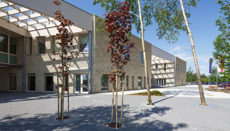 Centrum Administracyjne w Szycach, gmina Wielka Wieś, proj. OVO Grąbczewscy Architekci
