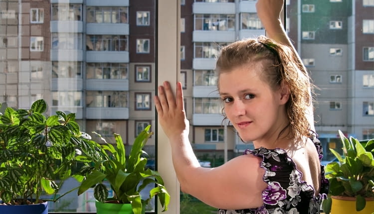 LATEM uchylenie okna to konieczność, bo przy szybie powietrze może nagrzewać się do ponad 40°C.