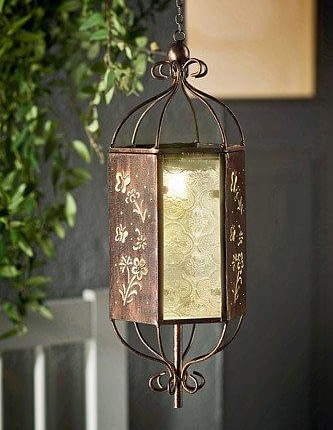 Lampa solarna "Saba" z diodami LED. W komplecie metalowy szpikulec do wbicia w ziemię i metalowy łańcuszek do zawieszenia. Cena 49,99 zł