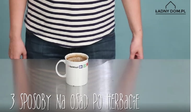 Jak wyczyścić kubek z osadu z kawy lub herbaty? Przetestowaliśmy 3 popularne metody