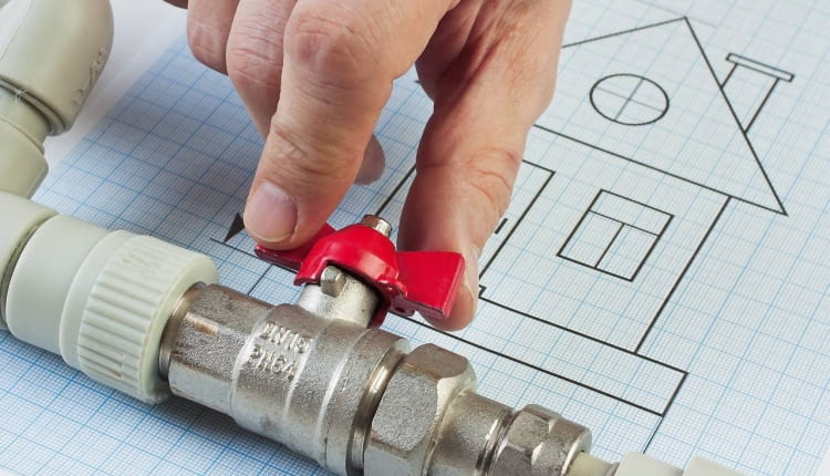 Niezależnie od tego, czy mamy własną oczyszczalnię ścieków czy jesteśmy podłączeni kanalizacji ogólnospławnej, mamy obowiązek podpisać umowę na wywóz ścieków