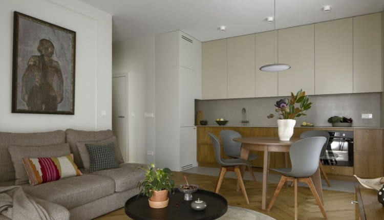 Elegancko i naturalnie - aranżacja mieszkania w stylu mid century modern