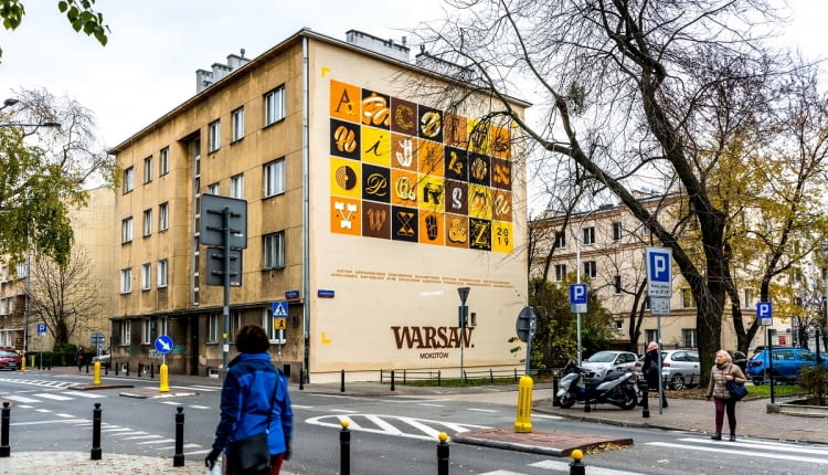 Mural Wallphabet przy ul. Madalińskiego 11 w Warszawie. Proj. Good Looking Studio