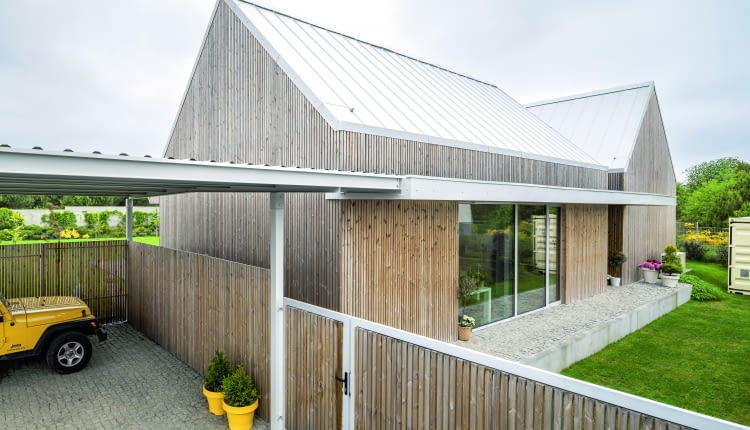 To dom kompletny, idealnie wkomponowany w nadmorski krajobraz