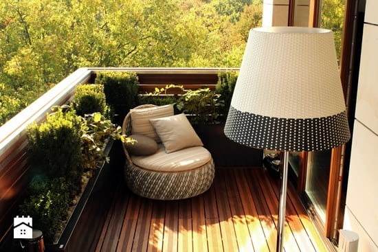 Jak dbać o balkon wśród zieleni?