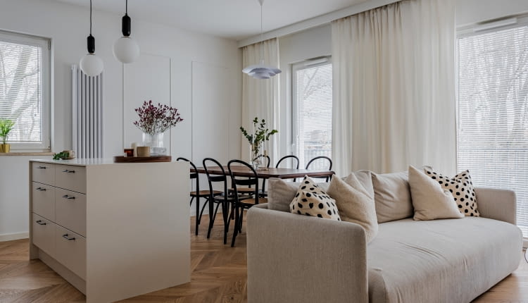 Bielszy odcień bieli - aranżacja mieszkania projektu Deer Design
