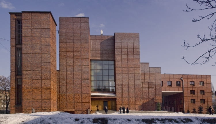 Kościół p.w. św. Stanisława Kostki na wrocławskim osiedlu Huby wzniesiony wg. projektu Stefana Mullera.