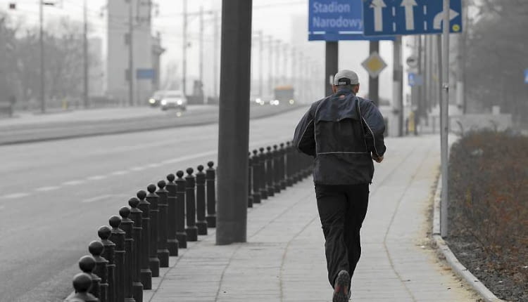 20.11.2011 WARSZAWA , NOWE CHODNIK I SLUPKI PRZY STADIONIE NARODOWYM WZDLUZ UL. PONIATOWSKIEGO . FOT. FRANCISZEK MAZUR / AGENCJA GAZETA SLOWA KLUCZOWE: EURO 2012