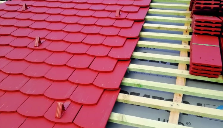 wentylacja dachu jak zabezpieczyć dach przed wilgocią wstępne krycie warstwy dachu membrana dachowa folia dachowa