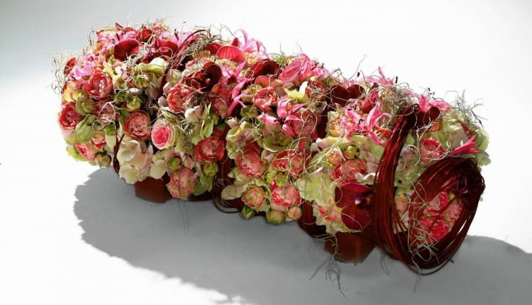 27.09.2011 WARSZAWA BRONISZE SESJA FLORYSTYKA ZALOBNA DLA CZASOPISMA BUKIETY FOT. ARKADIUSZ SCICHOCKI / AGENCJA GAZETA SLOWA KLUCZOWE: ROSLINA KWIAT FLORYSTYKA KOMPOZYCJA DEKORACJA