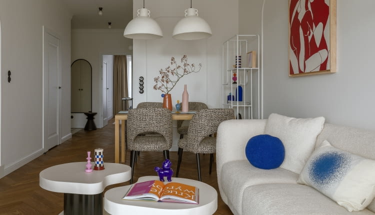 Mieszkanie, na warszawskiej Woli, które czaruje formą i kolorem