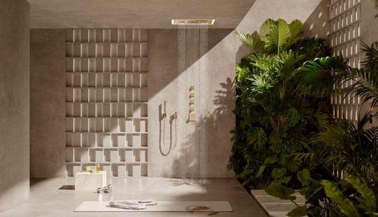 Projektowanie biofilne polega na tworzeniu harmonijnego połączenia między przestrzeniami wewnętrznymi a naturą. Prysznic Serenity Sky+ – widoczny tutaj w kolorze szampańskim (22-karatowe złoto) – działa jak źródło wody, które elegancko wpisuje się w koncepcję projektu.