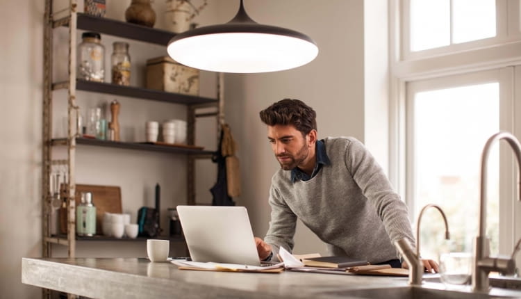 CHER, temperatura barwowa 2200-6500 K, śr. 47,5 cm, od 899 zł, Philips