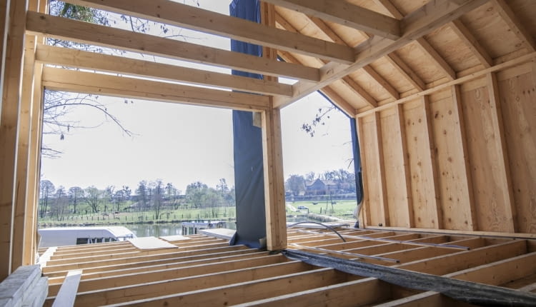 Mokra tarcica a drewno suszone komorowo