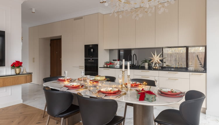 Świąteczna elegancja: jak zaaranżować mieszkanie na Boże Narodzenie?