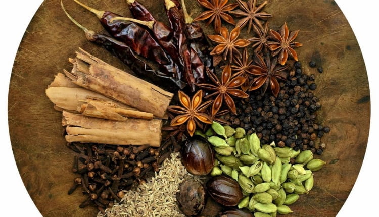 Rozgrzewające przyprawy: chili, anyż, kardamon, goździki, cynamon