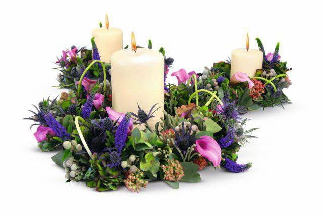 ONE TIME USE ONLY DO JEDNOKROTNEJ PUBLIKACJI DZIEN WSZYSTKICH SWIETYCH DEKORACJA WIENIEC Z ROSLINY KWIATY - HORTENSJA , PRZETACZNIK , BRUNIA , CANTEDESKIA KALLA , MIKOLAJEK , ROZCHODNIK , EUKALIPTUS ; SWIECE STYLIZACJA JOANNA ROSPONDEK FOT. BIURO KWIATOWE HOLANDIA PUBLIKACJA BUKIETY NR 3 (38) - JESIEN 2007 SLOWA KLUCZOWE: ROSLINY KWIATY FLORYSTYKA SWIETA CMENTARZE OSWIETLENIE