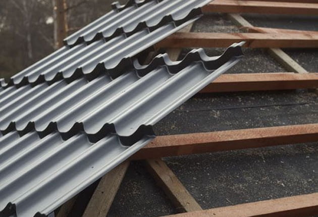 blachodachówka, dach, układanie blachodachówki, montaż blachodachówki