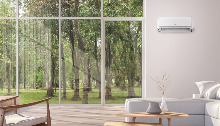 Nowoczesne, dobrej klasy klimatyzatory działają tak, że chłodne powietrze jest równomiernie rozprowadzane w pomieszczeniu. Dzięki temu nie powstają przeciągi