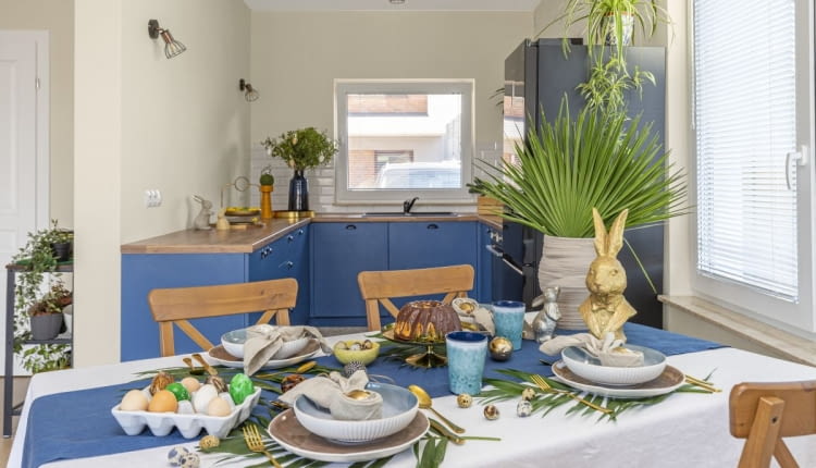 Świąteczna przestrzeń z chabrową nutą w Warszawie