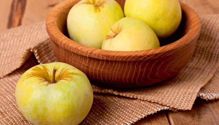 'Antonówka' (IX/X) jest starą odmianą o żółtawej skórce. Jej kwaśny, twardy miąższ nie rozpada się przy pieczeniu. Świetna na przetwory i do suszenia.