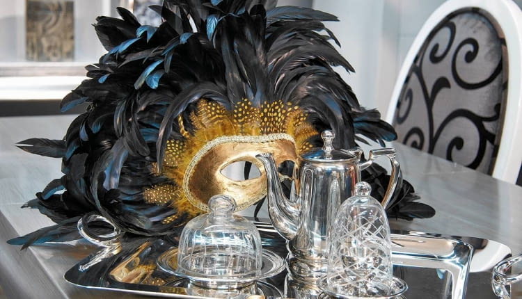 06.12.2012WARSZAWA SESJA STYLE STYL VERSACE NA ZDJECIU WNETRZE , SALON STYLIZACJA KAROLINA SWIDERSKA DLA CZASOPISMA CZTERY KATY FOT. ARKADIUSZ SCICHOCKI / AGENCJA GAZETA