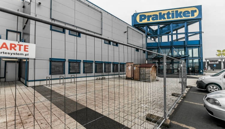 23.12.2016 , Zawada , CH Turawa Park , supermarket budowlany PRAKTIKER bedzie likwidowany , FOT. ROMAN ROGALSKI