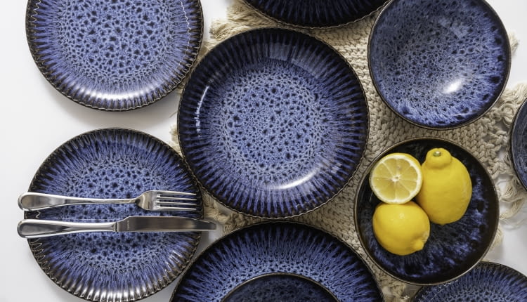 Dzieło sztuki stołowej - zestaw naczyń Stoneware Cosmos