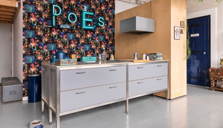 Klimatyczne mieszkanie z kolorowymi akcentami