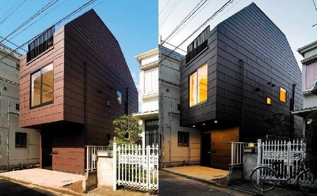 Widok domu od strony ulicy w dzień i o zmierzchu. Elewacja i dach są wykończone arkuszami blachy powlekanej.