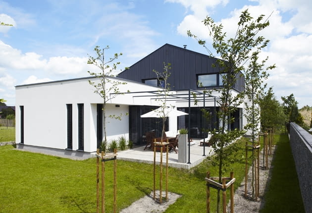 ! UWAGA ! ZGODA NA PUBLIKACJE TYLKO W MIESIECZNIKU LADNY DOM ! 16.06.2014 , Minsk Mazowiecki , dom architekta , projekt Robert Jaworski , sesja dla : Ladny Dom . Fot. Michal Mutor