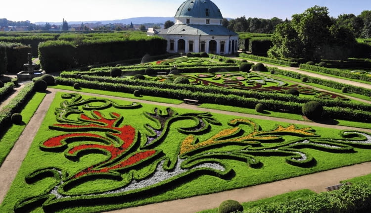 Gardens and Castle at Kromer~z SLOWA KLUCZOWE: Gardens and Castle at Kromer~z baroque garden parter palace garden moravia flower garden